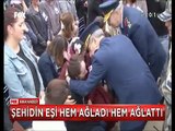 Diyarbakır'da şehit olan Astsubayın eşi Şehadet belgesini alırken ağladı, ağlattı
