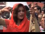 GO NAWAZ GO -@- Women Wing of PML-N worker Saadia chanted slogan against her own -@- Nawaz Sharif