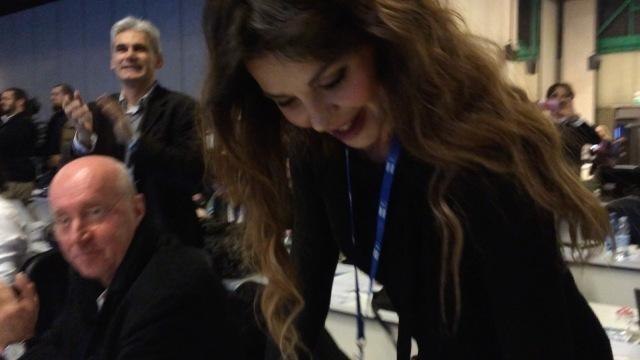Alba Parietti balla sulle note di NEK, Sanremo 2015