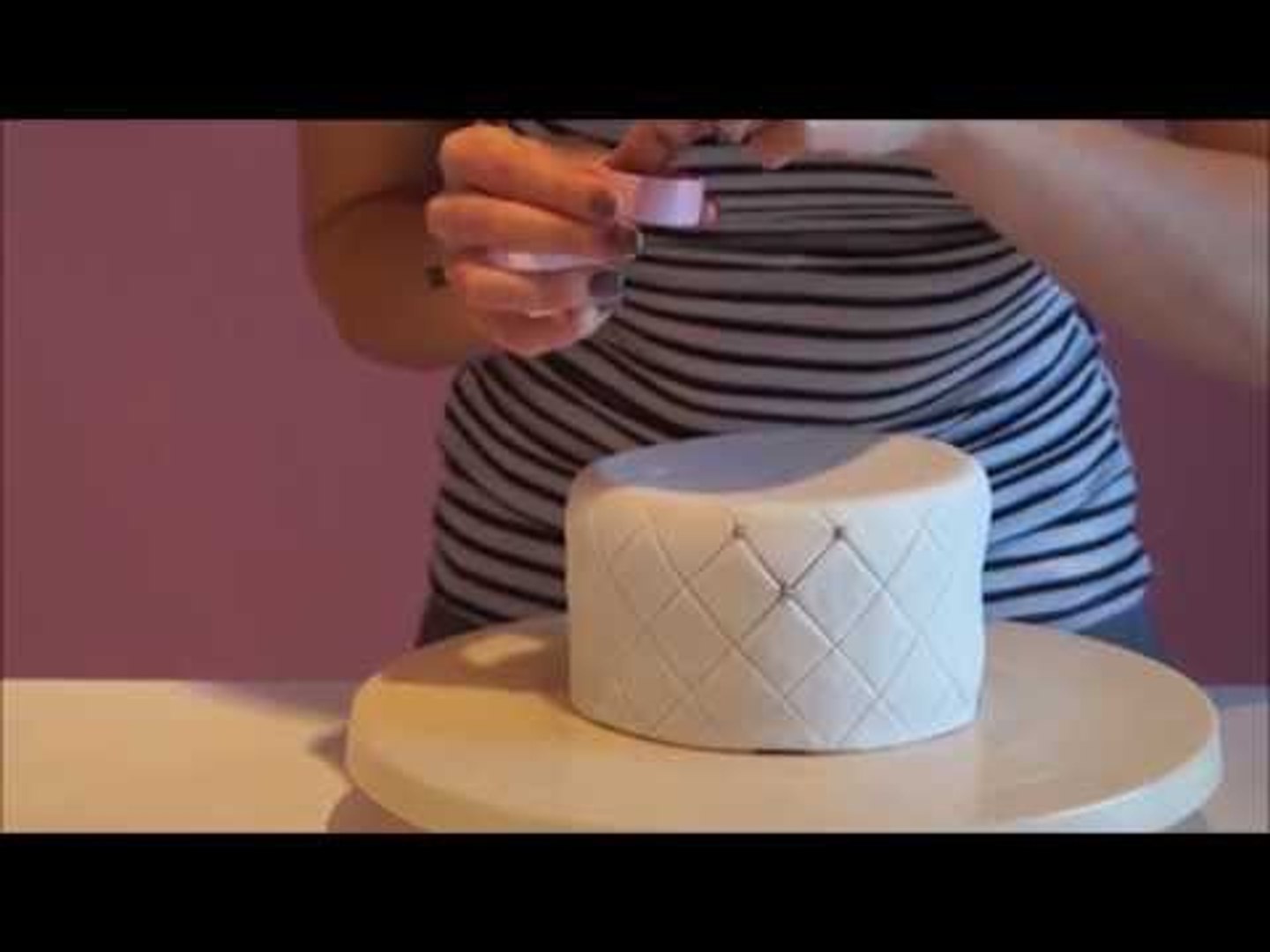 Cake Design Tutoriel Effet Matelasse Pate A Sucre Video Dailymotion