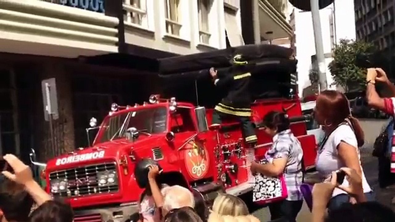 زوج يمسك بزوجته مع عشيقها -انظر ماذا فعل عشيقها-مش هتفصل ضحك