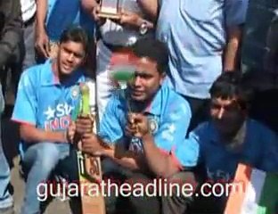 Ahmedabad residents of Jamalpur mades World Cup trophy, hopes Indian victory
