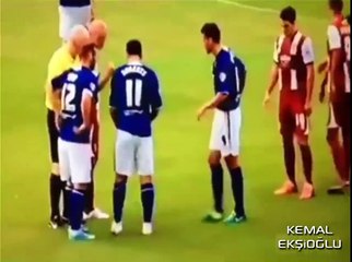 Futbolcuyu Kendi Cezalandıran Diğer Futbolcu