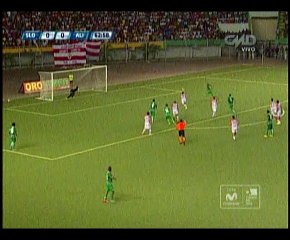 Christian Cueva falló ocasión increíble solo frente al arquero