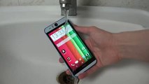HTC Desire EYE - Water Test (4K)