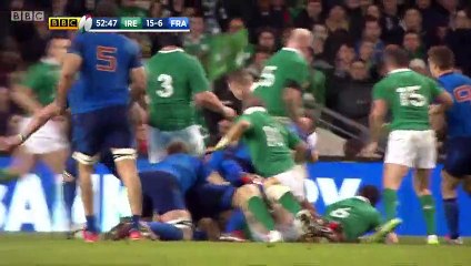 Le carton jaune de Pascal Papé pour un coup de genou sur Jamie Heaslip