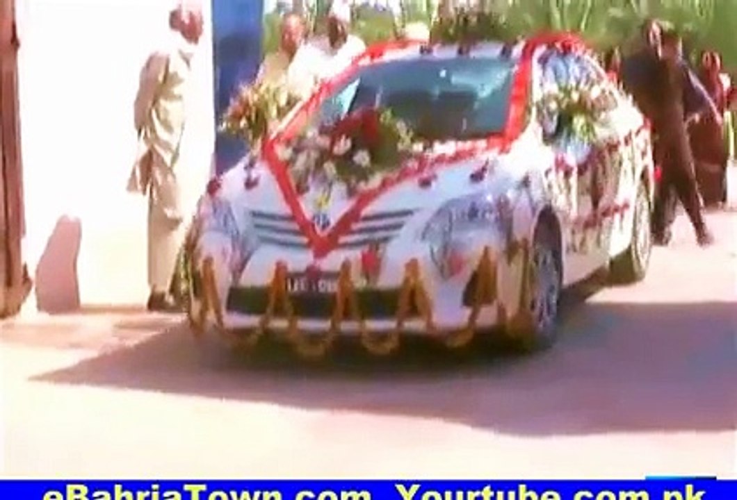 دو فٹ کا دولہا لمبی دلہین