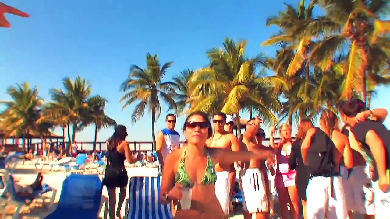 Drunk Party Crowd!