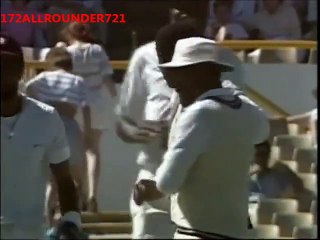 Carl Hooper SNEAKS one past Allan Border 1988