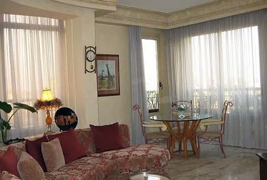 شقة للبيع جميله أنيقه السقيفة مع روف كبير في مصر الجديدة