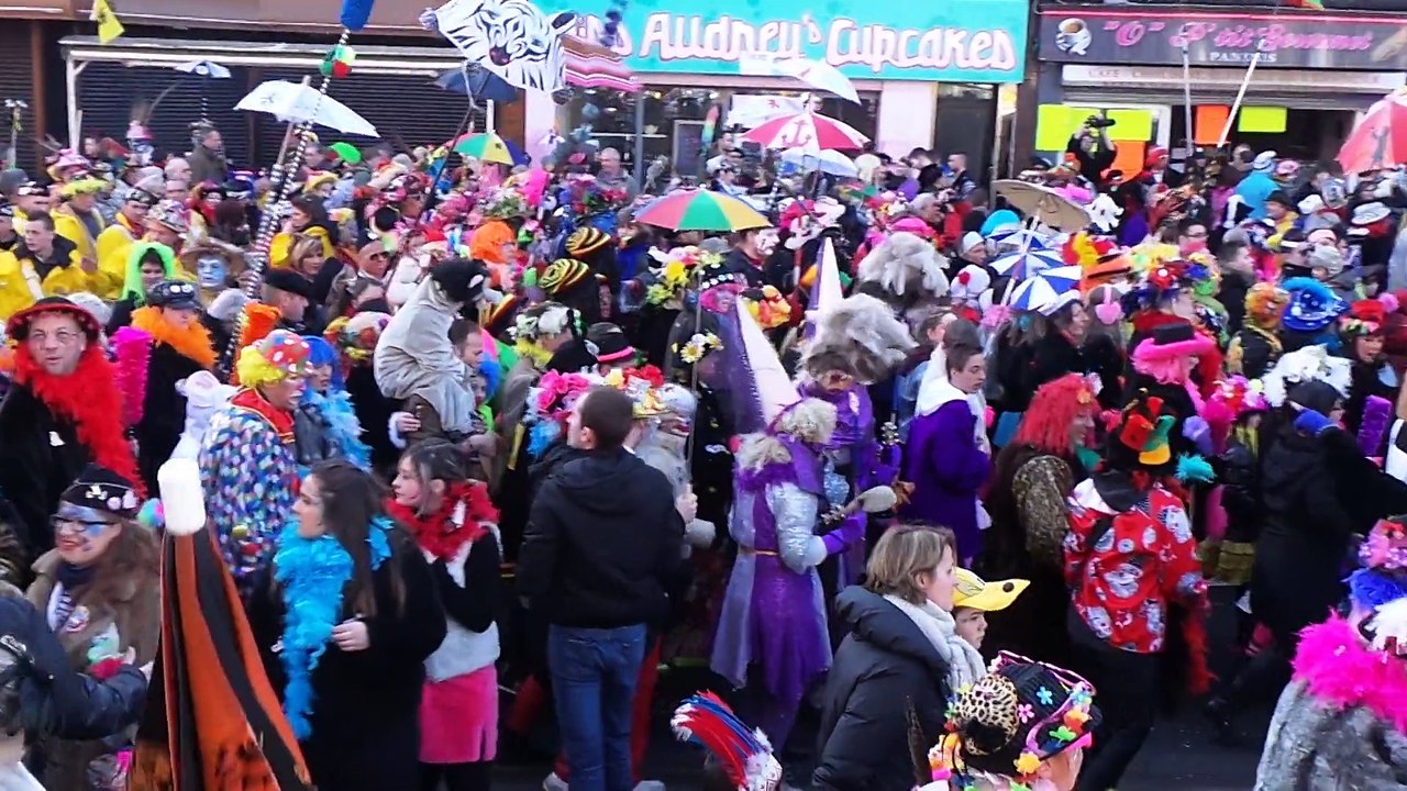 Carnaval de Dunkerque 2015: l'avant bande place Jean Bart
