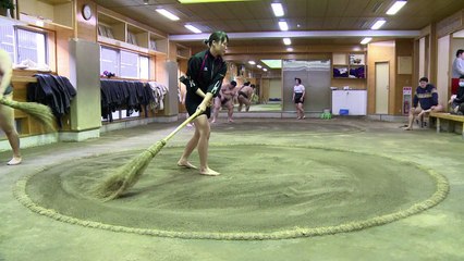 يابانيات يخضن غمار السومو الرياضة الذكورية بامتياز