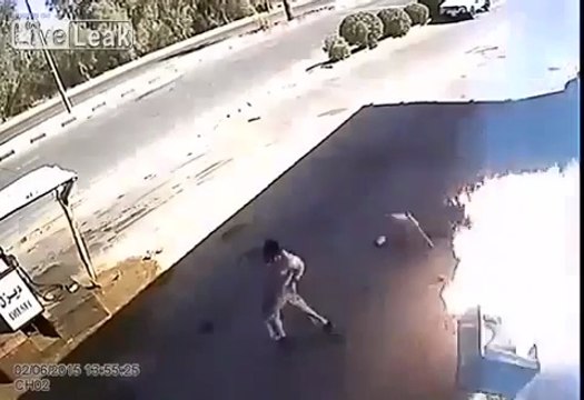 Stupid driver cause gas station fire