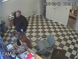Courageous dog saves owner from a violent thief!