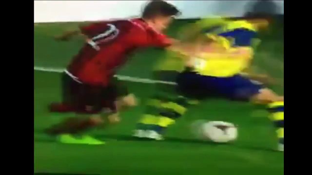 Une pépite d'Arsenal humilie deux joueurs du Milan AC ( Chris Willock vs. Milan Ac - Al Kass International Cup)