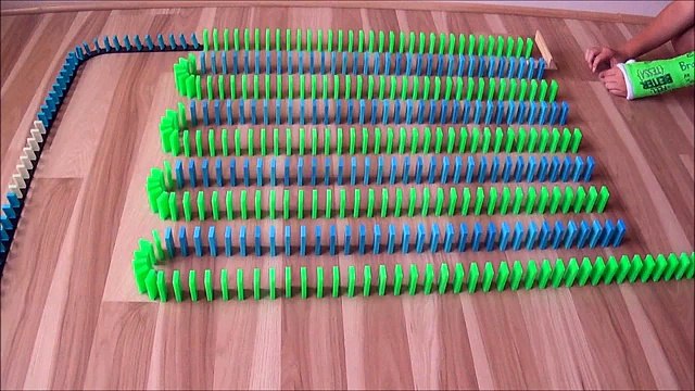Domino Rally 1 (20,000 Dominoes)