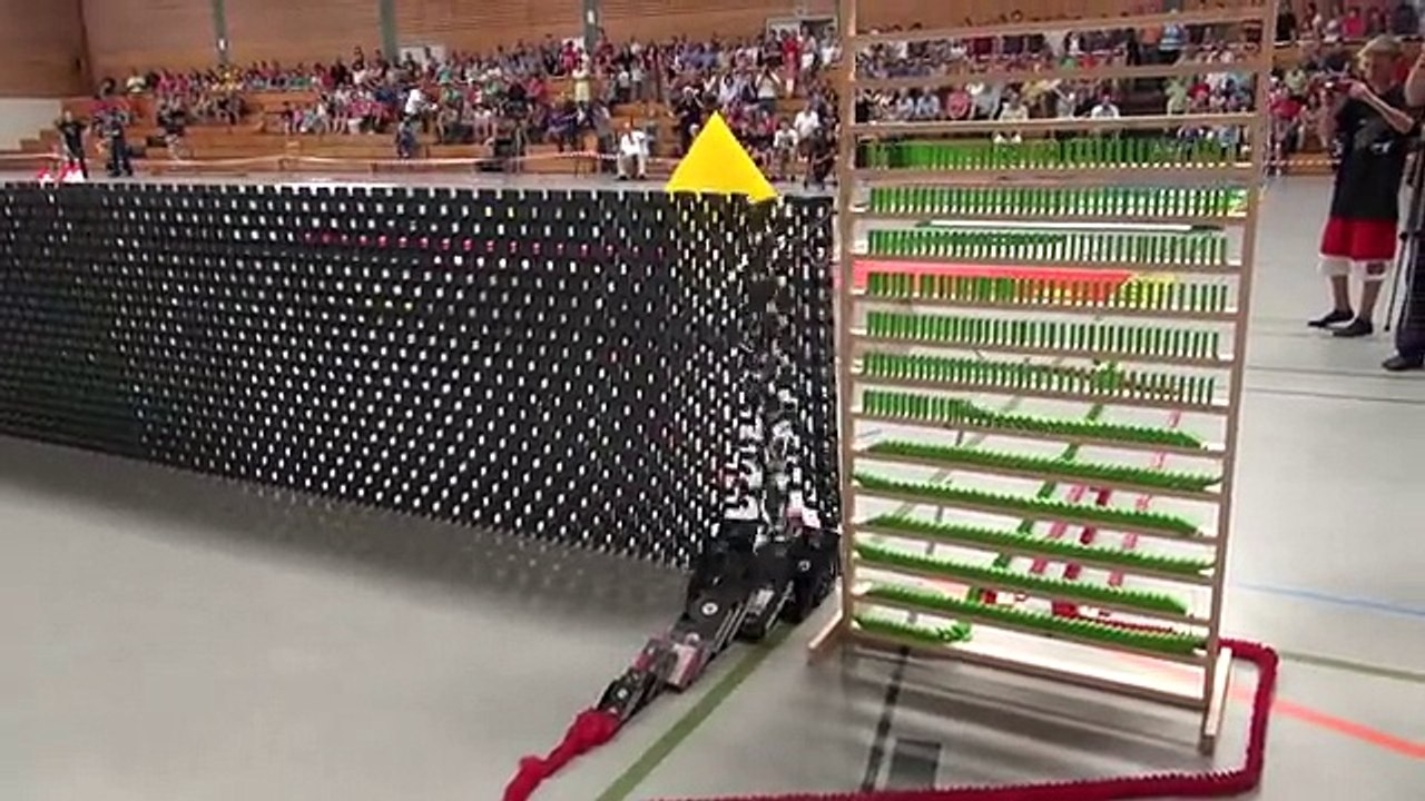 Guinness World Record - Longest domino wall