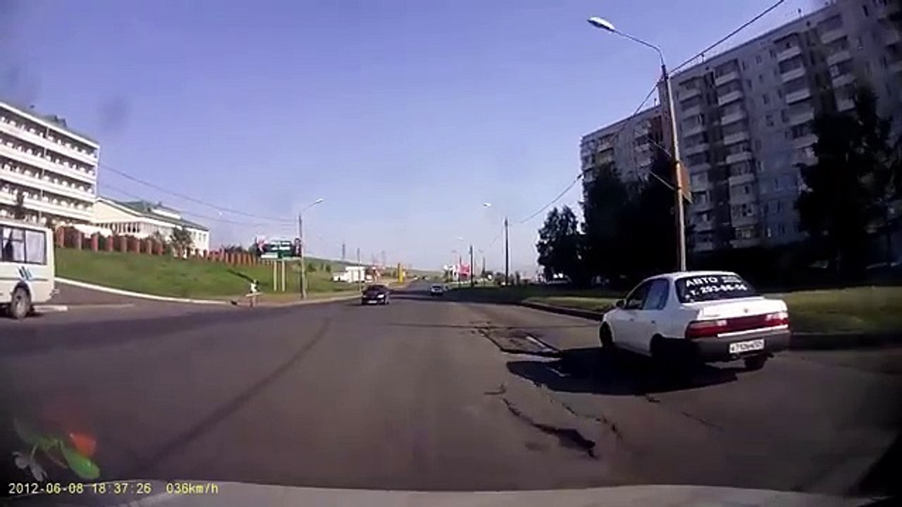 Авария из-за нарушения правил приоритета