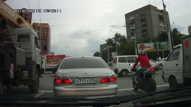 ДТП - Nissan сбил хрустика на перекрестке