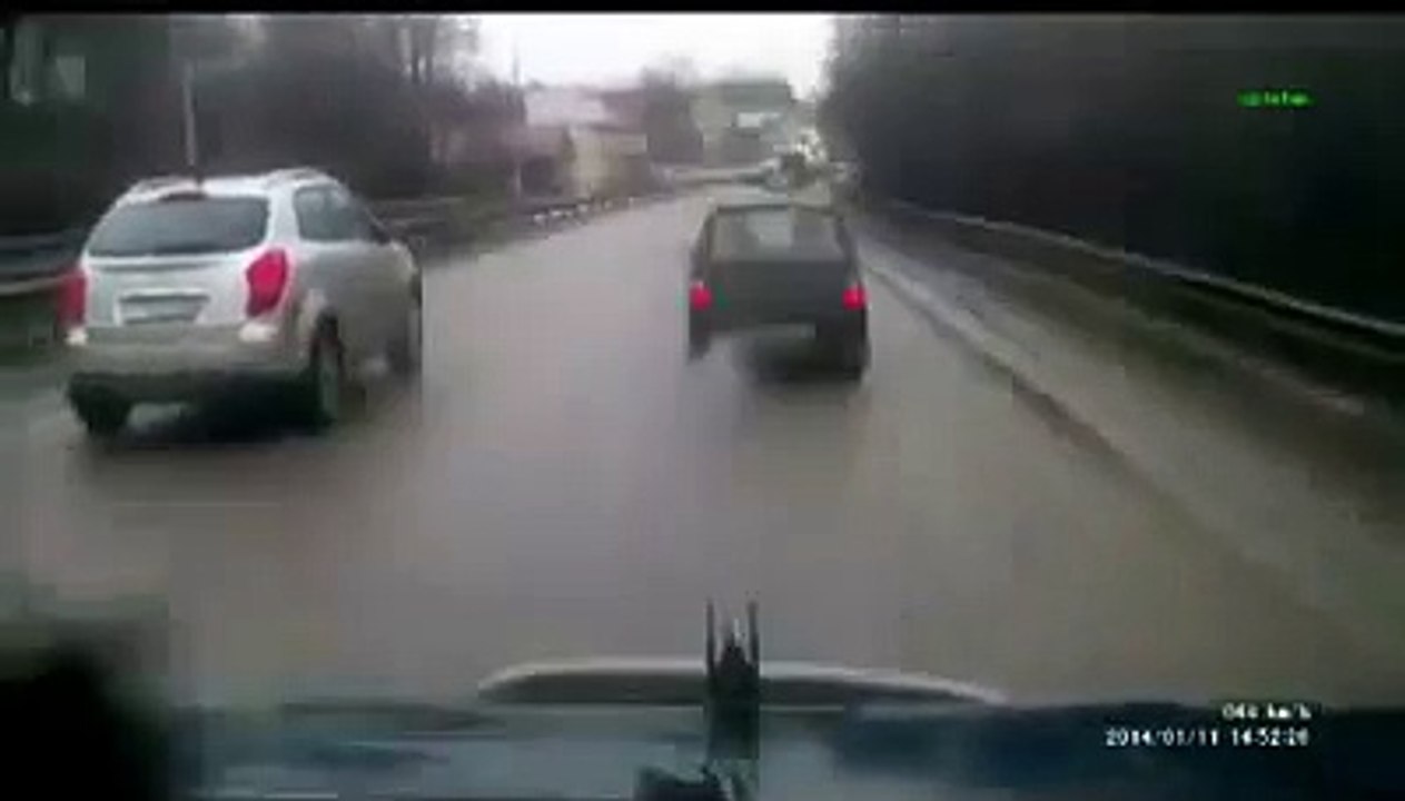 Обидели маленькую машинку...
