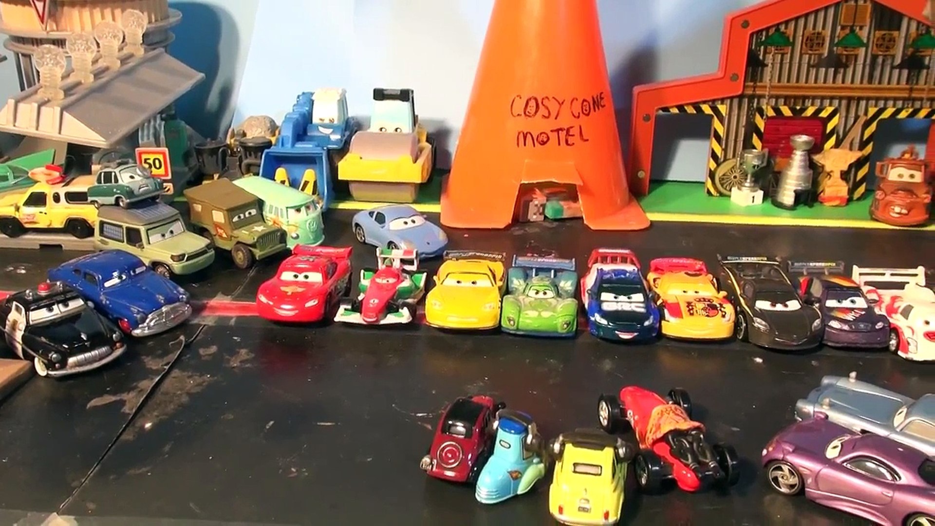 Cars 2 toys world cheap grand prix