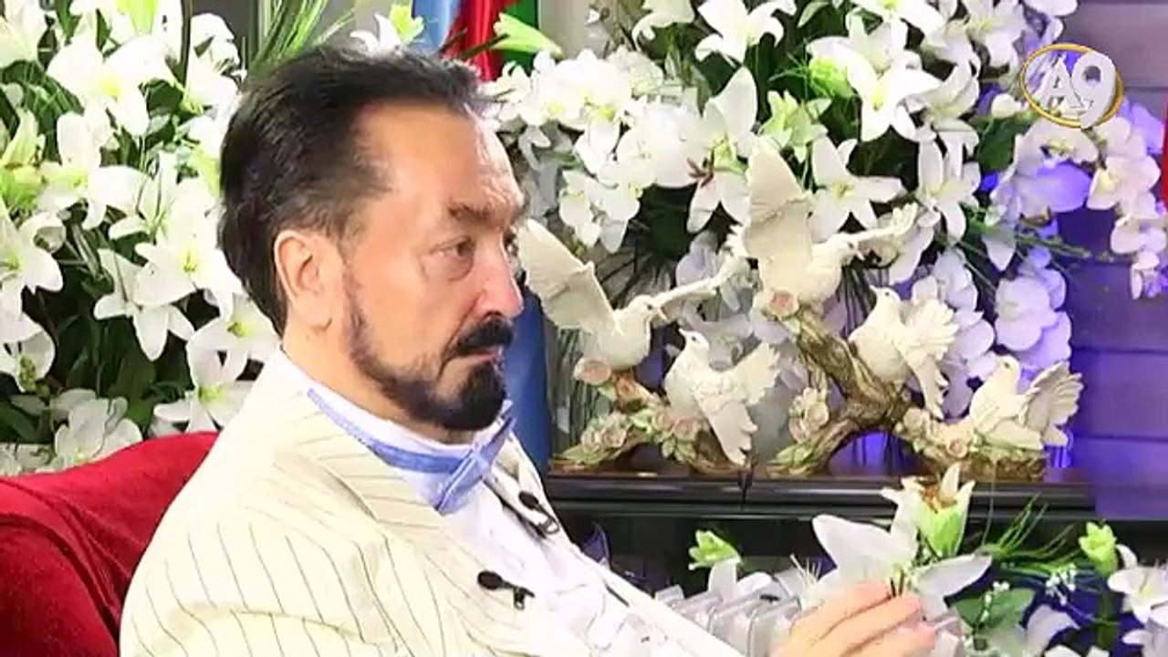 Adnan Oktar; Kuran'da başörtüsü yoktur. (12 Şubat 2015)
