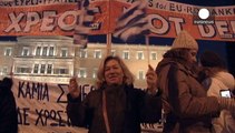 آتنی ها در همبستگی با دولت جدید یونان در میدان مرکزی شهر تجمع کردند