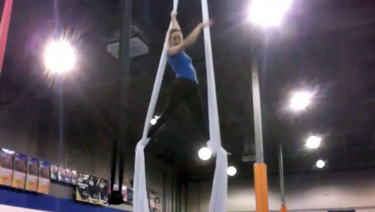 Rolling Into The X - Aerial Silks Tutorial