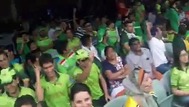 Pakistani Fans Chant ‘Go Nawaz Go’ during Pak Indo World Cup Match in Australia