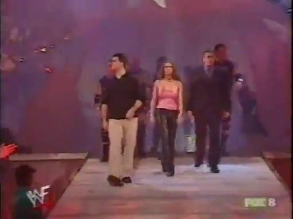 SD 25.10.01 1-1 (WCW ECW INVASION)