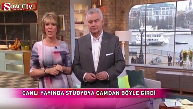 Canlı yayında stüdyoya camdan böyle girdi