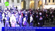 Rimini danza contro la violenza, 200 persone al flash mob in Piazza Cavour