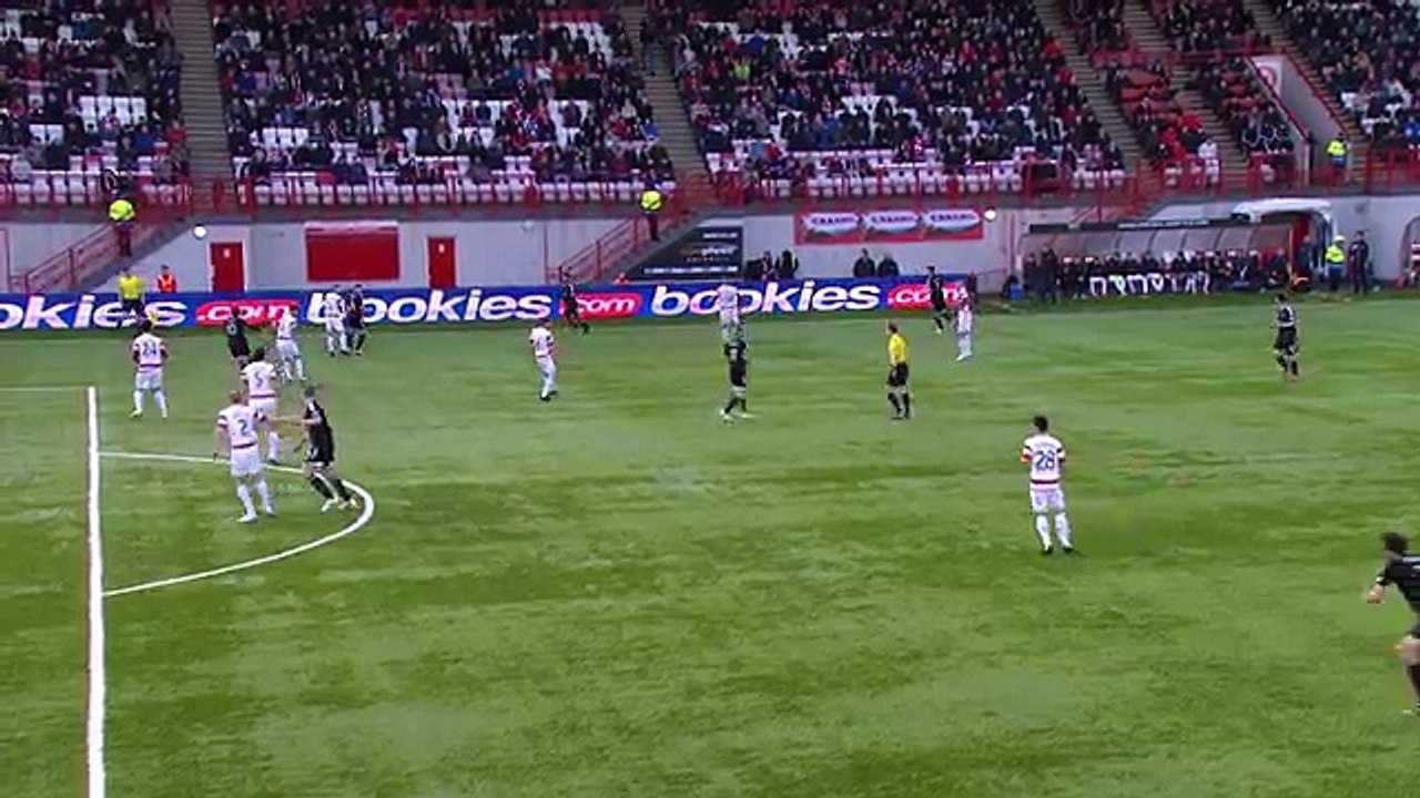 Keeper stops own goal but Considine pounces to score‬