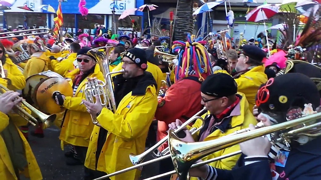 Carnaval de Dunkerque 2015: la bande des pêcheurs.