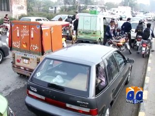 Lahore: Container stuck at Canal Road-16 Feb 2015