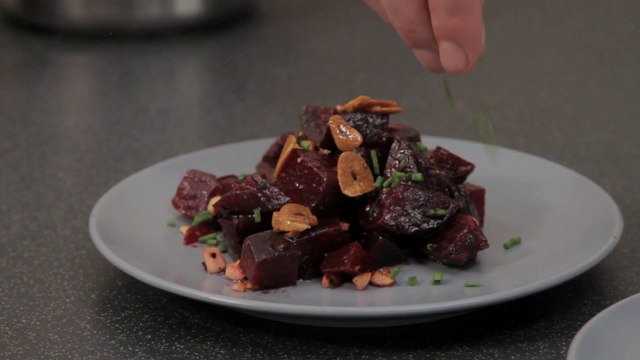 Recette de salade de betteraves aux noisettes croquantes - Gourmand