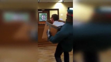 Man in the box - PRANK -  Человек в коробке - Розыгрыш