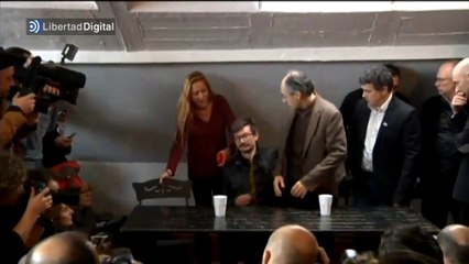 Los supervivientes de 'Charlie Hebdo' se derrumban al presentar el nuevo número