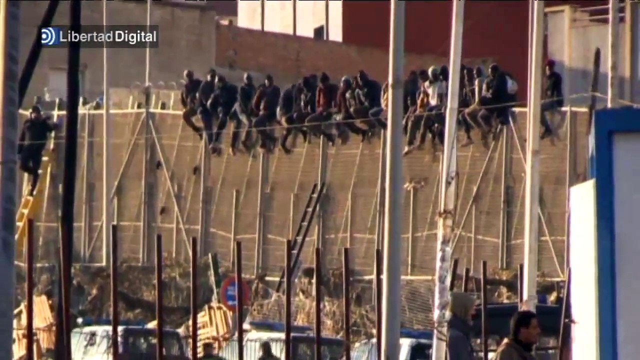 Un centenar de inmigrantes entran en Melilla tras un nuevo salto a la valla