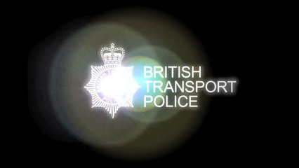 Une cycliste manque de se faire happer par un train