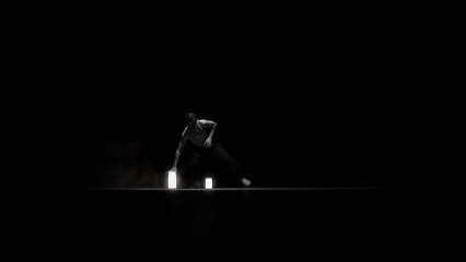 Video artistique mélangeant danse et lumière  NUANCE