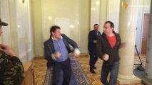 Combat entre 2 députés ukrainiens au Parlement