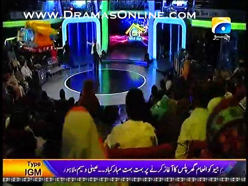 Dr. Aamir Liaquat Fell Down in his First Show of Inam Ghar Plus
