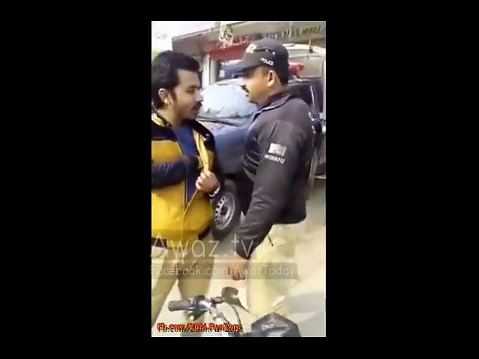 This is Punjab Police - Policeman Caught on Camera While Taking Bribes on Road