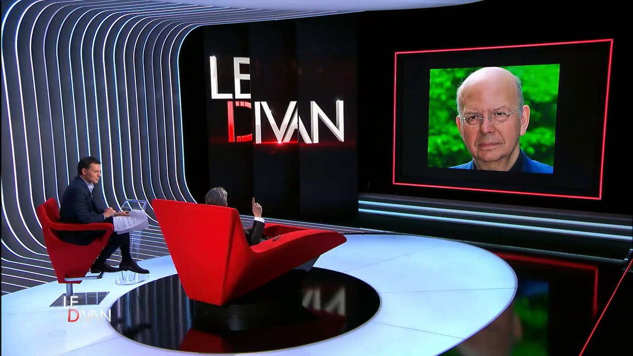 Mélenchon revient sur la "gourmandise" qu'était la remise de Légion d'honneur à Patrick Buisson en 2007