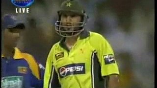 Shahid Afridi 6 Sixes in over -must watch - Video Dailymotion_2 - Video Dailymotion