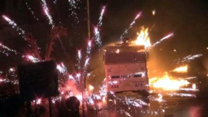 Cizre'de  PTT Şubesi, Berber Dükkanı ve Mem-u Zin Heykeli Yandı