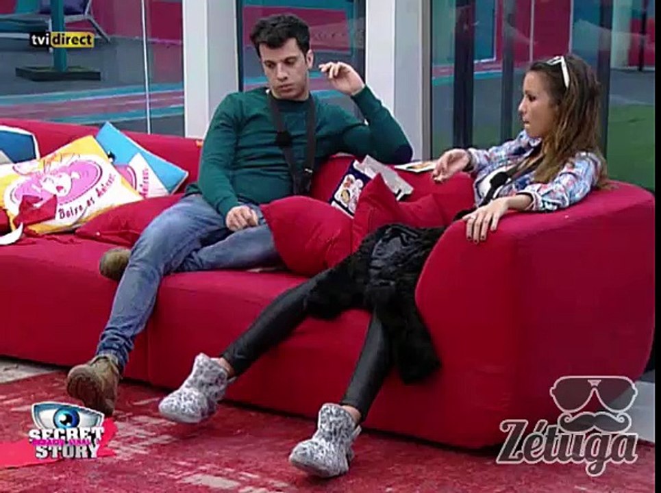 Discussão entre Carlos e Sofia na apresentação das Máscaras de Carnaval