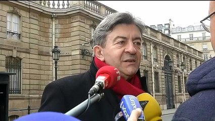 Macron prend les "gens pour des imbéciles" selon Mélenchon