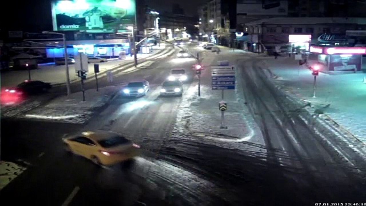 Kazalar MOBESE kameralarına yansıdı